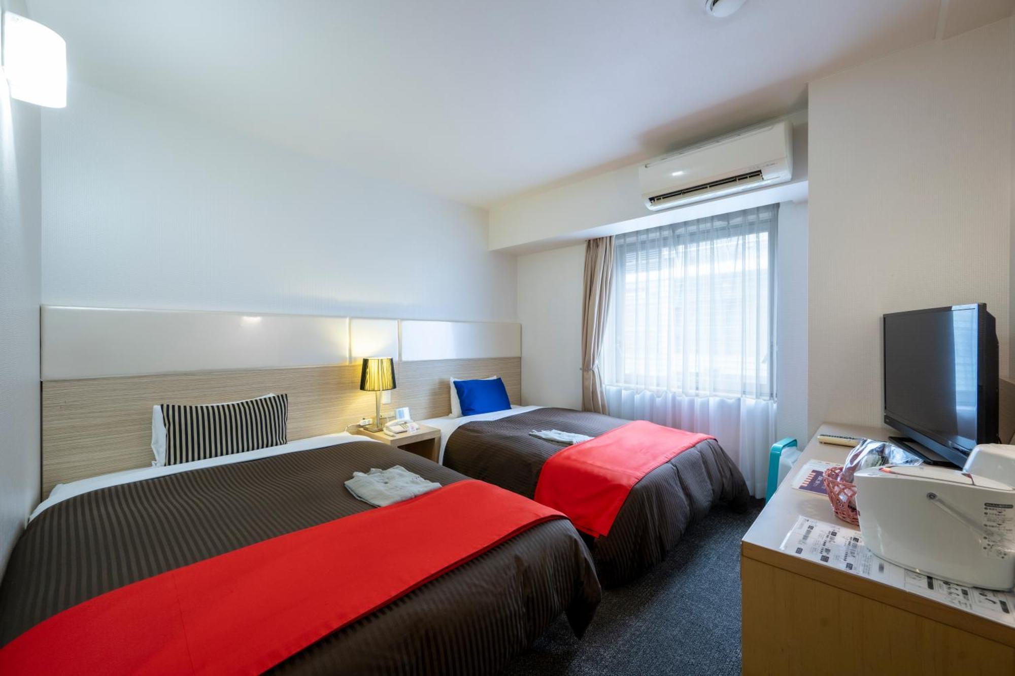 Hotel 1-2-3 Takaszaki Kültér fotó